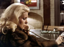 Cathy (Catherine Deneuve) ist ein eiskalter Engel.