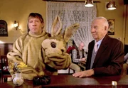Brakelmann (Jan Fedder, li) vertr&auml;gt sich wieder mit B&uuml;rgermeister Sch&ouml;nbiehl (G&uuml;nter K&uuml;temeyer).