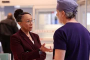 Chicago Med Staffel 9 Folge 10 Information vor einer Operation: S. Epatha Merkerson Sharon Goodwin, Steven Weber als Dr. Dean Archer
