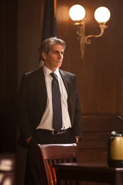 Lewis (Michael Imperioli) Lewis (Michael Imperioli)