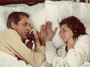 Anna Kaiman (Ingrid Bergmann) und Philip Adams (Cary Grant) f&uuml;hlen sich sehr zueinander hingezogen.