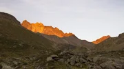 Wenn die Alpen gl&uuml;hen: Alpenpanorama im Sonnenuntergang