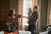 L-R: Pameron Tucker (Dana Powell), Mitchell Pritchett (Jesse Tyler Ferguson)