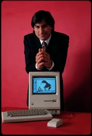 SÜDWESTRUNDFUNK Die Apple-Story - Eine Vision verführt die Welt Steve Jobs mit Macintosh 1984. Die Visionen des Apple-Gründers haben unsere tägliche Kommunikation und damit unser Lebensgefühl verändert. SÜDWESTRUNDFUNK Die Apple-Story - Eine Vision verführt die Welt Steve Jobs mit Macintosh 1984. Die Visionen des Apple-Gründers haben unsere tägliche Kommunikation und damit unser Lebensgefühl verändert.
