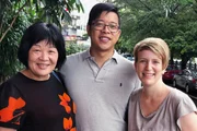 Meine fremde Heimat  China Yancey und Janine mit Mutter Juchien Zhang (l.) 2020
