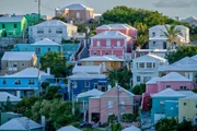 Typisch f&uuml;r Bermuda &ndash; bunte H&auml;user in Bonbonfarben.