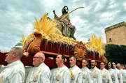 Bei der Prozession am Palmsonntag in Elche wird Jesus auf dem Esel reitend durch die Stadt getragen. An der Costa Blanca gibt es w&auml;hrend der "Semana Santa" &uuml;berall Inszenierungen der Ostergeschichte.