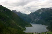 Die MS Delphin im Geiranger-Fjord Die MS Delphin im Geiranger-Fjord