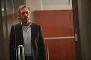Mit Schock muss House (Hugh Laurie) feststellen, dass sich im Krankenhaus so einiges verändert hat ... Mit Schock muss House (Hugh Laurie) feststellen, dass sich im Krankenhaus so einiges verändert hat ...