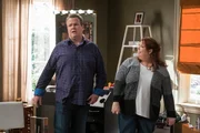 L-R: Cameron Tucker (Eric Stonestreet), Pameron Tucker (Dana Powell)