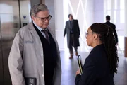 Dr. Daniel Charles(Oliver Platt, l),Sharon Goodwin( S. Epatha Merkerson, r) Dr. Daniel Charles(Oliver Platt, l),Sharon Goodwin( S. Epatha Merkerson, r)