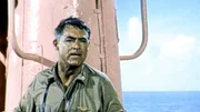 Kapit&auml;n Sherman (Cary Grant) ist mehr als &uuml;berrascht, als er sein U-Boot im sch&ouml;nsten Rosa leuchten sieht.