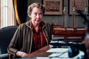 Eleanor Roosevelt (Harriet Sansom Harris) ist eine überzeugte Anhängerin des Isolationismus. Eleanor Roosevelt (Harriet Sansom Harris) ist eine überzeugte Anhängerin des Isolationismus.