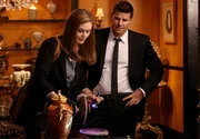 BONES: Brennan (Emily Deschanel, L) and Booth (David Boreanaz, R) investigate a rare artifact in the "The Turn in the Urn" episode of BONES.