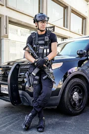 Officer Victor Tan (David Lim).