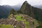 Geheimnisvolle Inkastadt: Die Ruinen von Machu Picchu im Hochland von Peru.