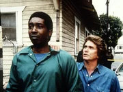 Brian (Glenn Michael Jones, l.) steht vor einer schweren Entscheidung. Jonathan (Michael Landon, r.) spricht ihm Mut zu.