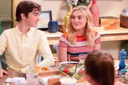 Daniel DiMaggio (Oliver Otto), Meg Donnelly (Taylor Otto).