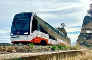 Die Bahn an der spanischen Costa Blanca: Zwischen Benidorm und Dénia wechseln malerische Dörfer mit langen Stränden und bergigen Landschaften. Die Bahn an der spanischen Costa Blanca: Zwischen Benidorm und Dénia wechseln malerische Dörfer mit langen Stränden und bergigen Landschaften.