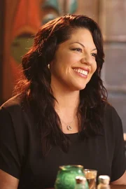 Callie (Sara Ramirez) beginnt, ihre Freiheit während der Beziehungspause zu genießen. Callie (Sara Ramirez) beginnt, ihre Freiheit während der Beziehungspause zu genießen.