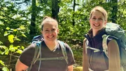 Diana Beckmann (links) und Sarah Meyer-H&uuml;bner (rechts) stellen unterschiedliche Wanderwege in Baden-W&uuml;rttemberg vor: vom genussvollen Lebk&uuml;chlerweg, &uuml;ber einen informativen Waldspaziergang im Schw&auml;bischen Wald bis zur anspruchsvollen Mehrtages-Tour, dem Donauberglandweg.