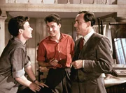 Jochen von Roth (Paul Klinger, re.) schmiedet Pl&auml;ne mit Ethelbert (Matthias Fuchs, li.) und dessen Freund Ralf (Raidar M&uuml;ller).