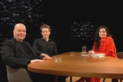 v.li.: Michael Hagner, Mediziner und Wissenschaftshistoriker, Leon Engler, Autor und Psychologe mit Moderatorin Olivia R&ouml;llin