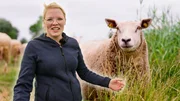 Heike Marit Carstensen ist Social-Media-Managerin, hilft aber auch ihrem Bruder Christian auf dem Hof im schleswig-holsteinischen Galmsb&uuml;ll.