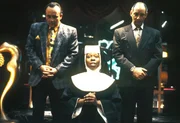 In der Mitte: Deloris (Whoopi Goldberg)