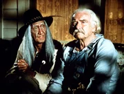 Joseph (Jerado De Cordovier, l.) und Sam (Will Geer, r.) entdecken, dass sie eine Menge verbindet. Denn Joseph hat mit seinem Stamm in dieser Region gelebt, bevor Siedler ihn und sein Volk vertrieben haben ...