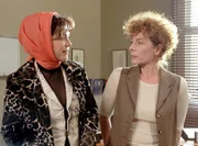 Nora Hansen (Anja Kruse, li.) und ihre Konkurrentin Irene K&uuml;rschner (Nina Hoger) haben immer ein paar warme Worte f&uuml;reinander parat.