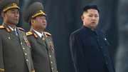 Er galt lange als eigentlicher Nachfolger seines Vaters Kim Jong Il, fiel dann aber in Ungnade. Sein Halbbruder Kim Jong-un wurde schlie&szlig;lich neuer Machthaber.