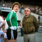 F&uuml;r den FC K&ouml;ln war 1978 ein phantastisches Jahr. Unter Trainer Hennes Weisweiler holte der Verein das Double. - Trainer Hennes Weisweiler (r) mit Torwart Harald Schumacher (Foto 1978/1979)