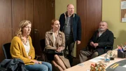 Von links: Die Geschwister Felicitas (Jule B&ouml;we), Mareike (Andrea Sawatzki) und Dietrich (Simon Schwarz) erfahren, dass Xaver (Branko Samarovski), der Herr im Rollstuhl, ihr Vater sein soll.