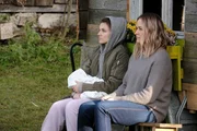 F&uuml;r Sally Wilkens (Henriette H&ouml;lzel, l.) ist Lena Lorenz (Judith Hoersch, r.) eine der wenigen Menschen, denen sie vertraut, denn Lena glaubt daran, dass sie eine gute Mutter sein wird.