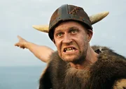 Der stotternde Pirat (J&uuml;rgen Vogel) bewacht die gefangenen Kinder von Flake, die auf Befehl von dem schrecklichen Sven alle aneinandergekettet wurden. Wird es Wickie gelingen alle Kinder zu retten?