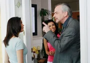 Von links: Susan Mayer (Teri Hatcher), Gabrielle Solis (Eva Longoria) und Fran&ccedil;ois (J. Michael Flynn).