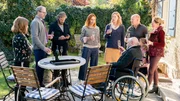 Die Familie feiert das wertvolle Gem&auml;lde. Von links: Vanessa (Luisa R&ouml;mer), Brokopp (Thomas Limpinsel), Frank (Andreas Pietschmann), Mareike (Andrea Sawatzki), Felicitas (Jule B&ouml;we), Dietrich (Simon Schwarz), Xaver (Branko Samarovski), Anabell (Anja Tillmann) und Carmen (Karolina Lodyga).