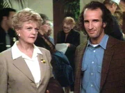 Der Verteidiger Vincent (Stephen T. Kay) und Hobby-Detektivin Jessica (Angela Lansbury) entdecken gemeinsam eine heisse Spur.