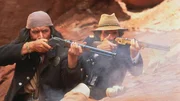 Apachen-H&auml;uptling Geronimo (Wes Studi, links) wird von Lt. Charles Gatewood (Jason Patric) in seinem Kampf f&uuml;r Gerechtigkeit unterst&uuml;tzt.