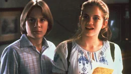Vada (Anna Chlumsky) und Nick (Austin O'Brien) suchen den ehemaligen Literaturprofessor von Vadas Mutter auf und hoffen, Antworten auf ihre Fragen zu finden.