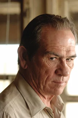 Sheriff Bell (Tommy Lee Jones) hat es schon mit vielen grausamen Verbrechen zu tun gehabt, aber sein j&uuml;ngster Fall stellt alles in den Schatten.