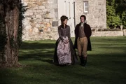 Love and Friendship Harmloser Ann&auml;herungsversuch: Kate Beckinsale als Lady Susan Vernon, Xavier Samuel als Reginald DeCourcy  Copyright: SRF/Frenetic