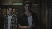 Stiles Stilinski (Dylan O'Brien, l.) und Scott McCall (Tyler Posey) Stiles Stilinski (Dylan O'Brien, l.) und Scott McCall (Tyler Posey)