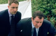 DS Gavin Troy (Daniel Casey, l.) und DCI Tom Barnaby (John Nettles, r.).