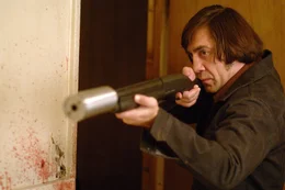 Mit dem eiskalten Killer Chigurh (Javier Bardem) ist nicht zu spa&szlig;en.