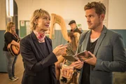 Dominik Morgenstern (Joscha Kiefer) spricht im Rathaus mit Kriminaldirektorin Kreiner (Ilona Gr&uuml;bel).