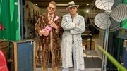 Julian (Ben Münchow, l.) und Ernst Hakke (Diyar Ilhan, r.) im schrillen 70er-Jahre-Look: Ein Tag, an dem Ernst bestimmen darf, was passiert, führt zu Pimp-Outfits und skurrilen Vater-Sohn-Momenten – Julians Versuch, wiedergutzumachen, was er vermasselt hat. Julian (Ben Münchow, l.) und Ernst Hakke (Diyar Ilhan, r.) im schrillen 70er-Jahre-Look: Ein Tag, an dem Ernst bestimmen darf, was passiert, führt zu Pimp-Outfits und skurrilen Vater-Sohn-Momenten – Julians Versuch, wiedergutzumachen, was er vermasselt hat.