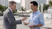 Michael (Jeffrey Donovan, r.) wird zu einem r&auml;tselhaften Meeting gerufen, dort trifft er seinen alten Rivalen Tyler Brennen (Jay Karnes).