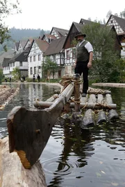 Die Schiltacher Fl&ouml;&szlig;er halten noch heute eine alte Tradition hoch.